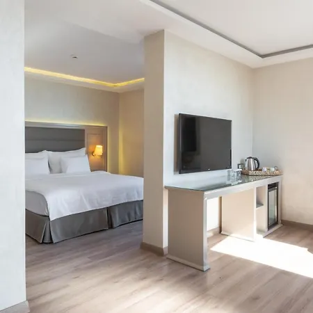 Hotel Antik 4*