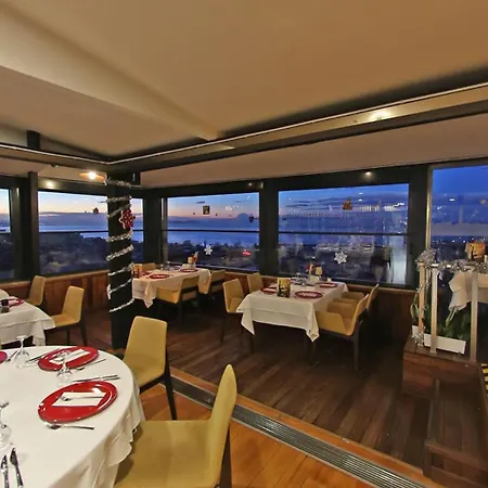 Hotel Antik 4*